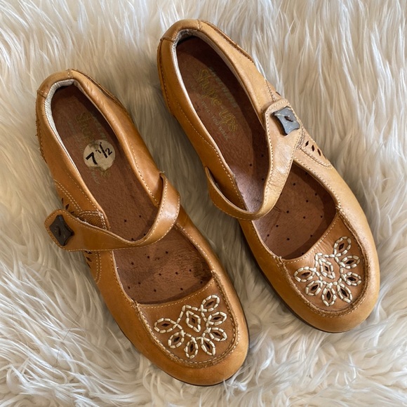 Skechers Shoes - Sketchers Shape-Ups Embroidered Tan Mary Jane Wedge Shoes Size 7.5